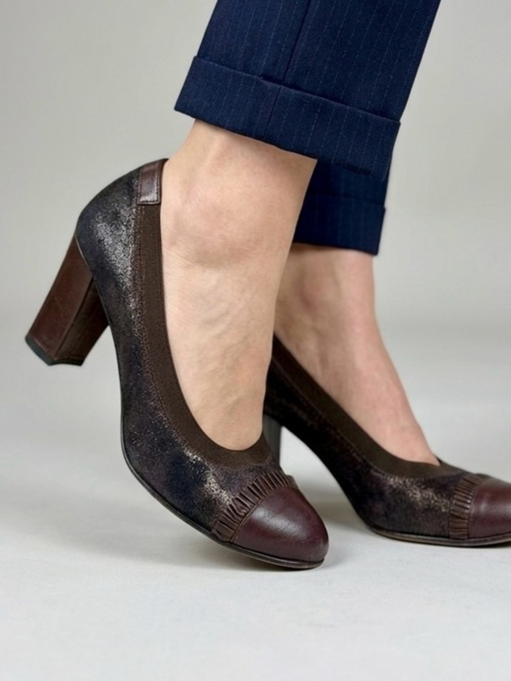 ANYI LU Metallic Suede Cap Toe Block Heel Pumps Brown‎ Bronze